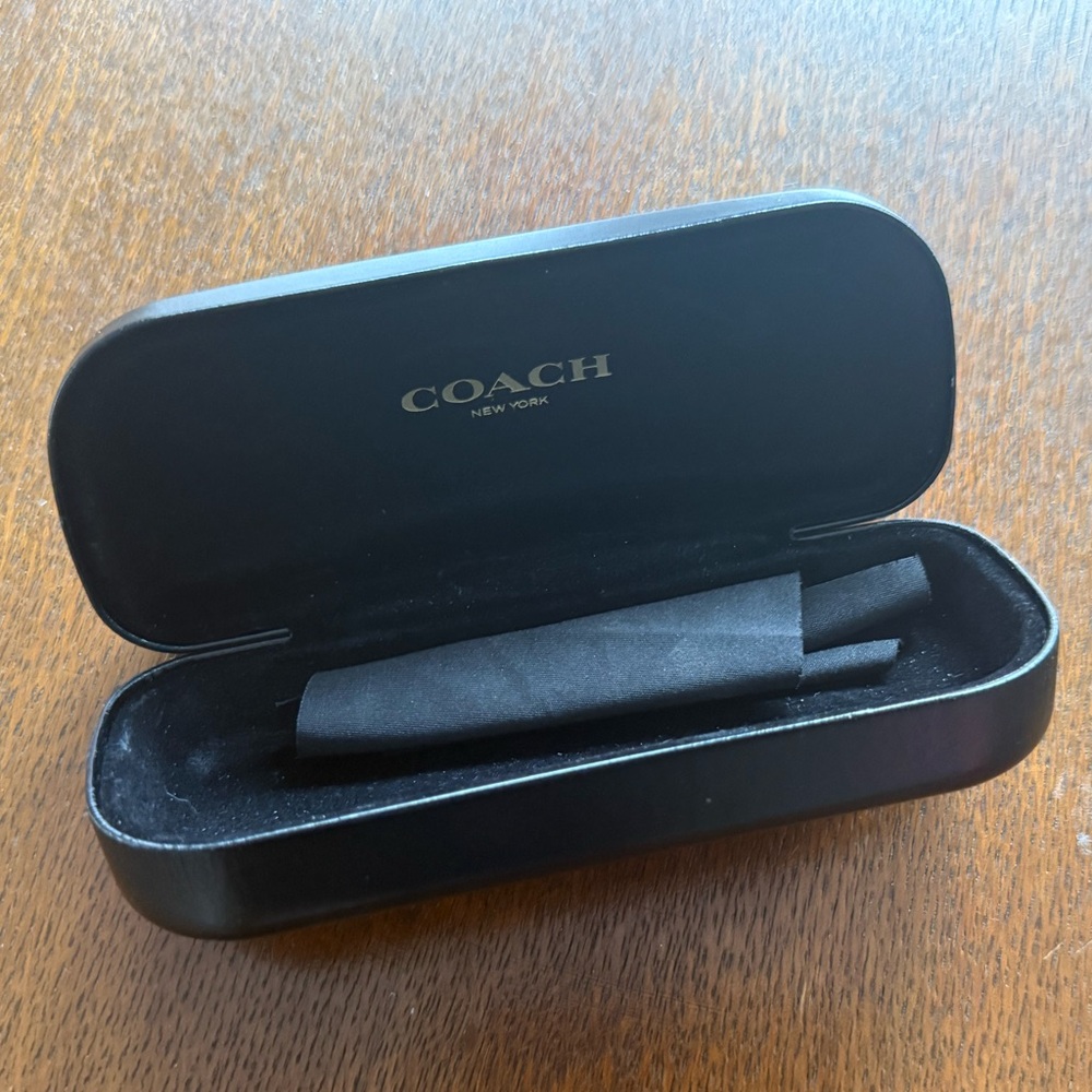 Coach sunglasses clamshell case - image 3